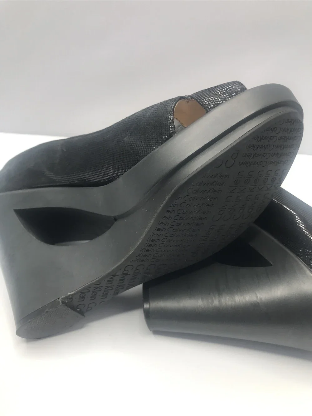 CALVIN KLEIN Women's Black Roze Mini Square Print Peep Toe Wedge Pumps Size 8.5M